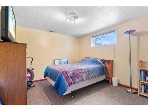 335001 Range Road 23-2, Rural Kneehill County, AB - Indoor Photo Showing Bedroom