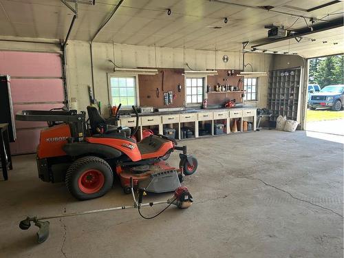 335001 Range Road 23-2, Rural Kneehill County, AB - Indoor Photo Showing Garage