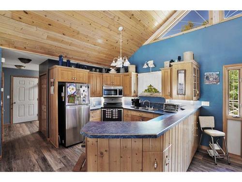 39527 Range Road 3-1, Rural Lacombe County, AB - Indoor Photo Showing Kitchen With Double Sink