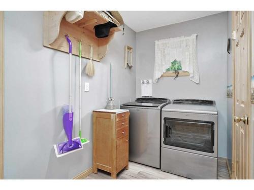 39527 Range Road 3-1, Rural Lacombe County, AB - Indoor Photo Showing Laundry Room