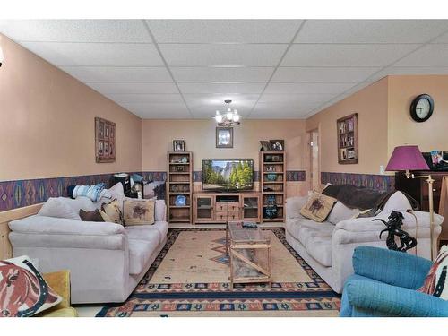 39527 Range Road 3-1, Rural Lacombe County, AB - Indoor Photo Showing Living Room