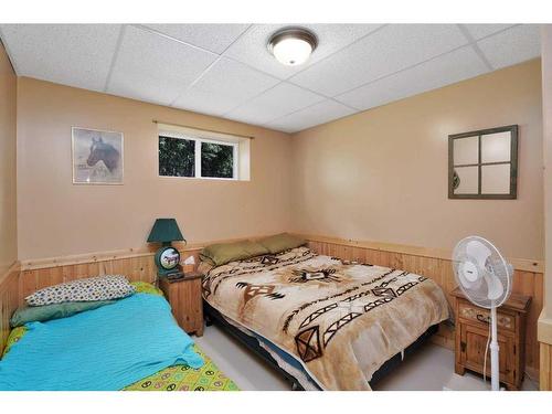 39527 Range Road 3-1, Rural Lacombe County, AB - Indoor Photo Showing Bedroom