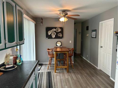 5404 48 Avenue West, Forestburg, AB - Indoor Photo Showing Dining Room