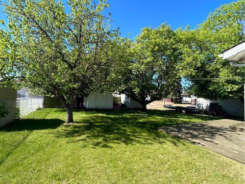 5404 48 Avenue West, Forestburg, AB - Outdoor