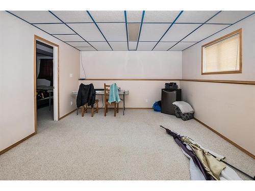 37 Duckering Close, Red Deer, AB - Indoor Photo Showing Other Room