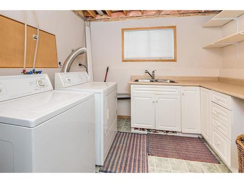 37 Duckering Close, Red Deer, AB - Indoor Photo Showing Laundry Room