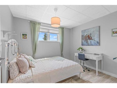 61-Lakeview Estates, Rural Lacombe County, AB - Indoor Photo Showing Bedroom