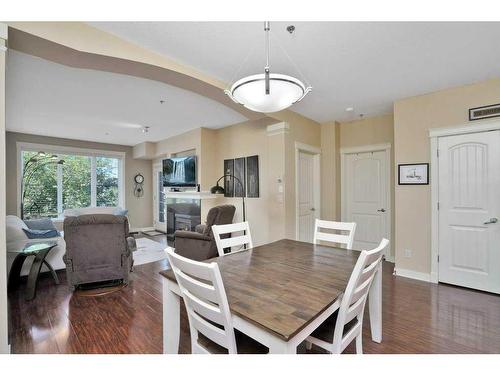 204-4707 50 Street, Sylvan Lake, AB - Indoor Photo Showing Dining Room