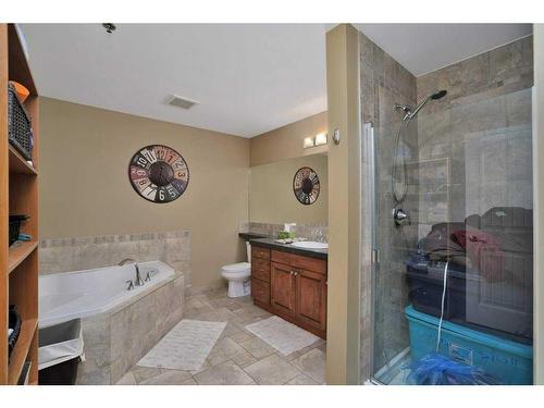 204-4707 50 Street, Sylvan Lake, AB - Indoor Photo Showing Bathroom