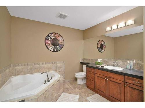 204-4707 50 Street, Sylvan Lake, AB - Indoor Photo Showing Bathroom