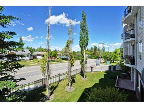 204-4707 50 Street, Sylvan Lake, AB - Outdoor