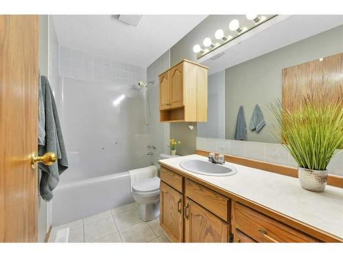 101 Gilbert Crescent, Red Deer, AB - Indoor Photo Showing Bathroom