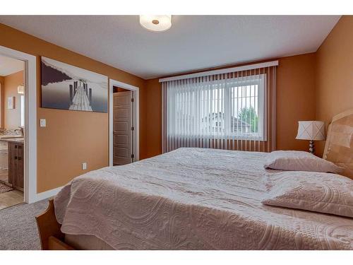 91 Cedar Square, Blackfalds, AB - Indoor Photo Showing Bedroom