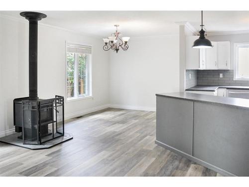 28 Canary Crescent, Sedgewick, AB - Indoor Photo Showing Kitchen