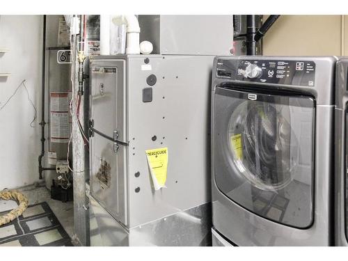 28 Canary Crescent, Sedgewick, AB - Indoor Photo Showing Laundry Room