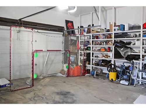 28 Canary Crescent, Sedgewick, AB - Indoor Photo Showing Garage