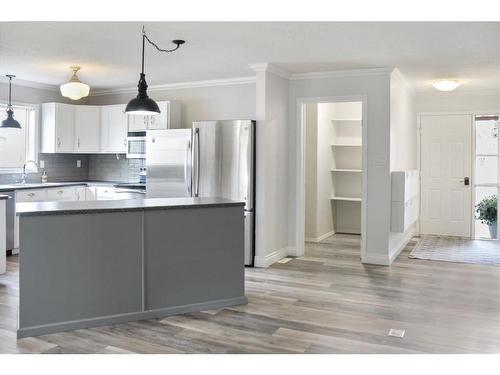 28 Canary Crescent, Sedgewick, AB - Indoor Photo Showing Kitchen