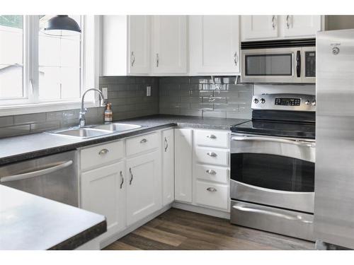 28 Canary Crescent, Sedgewick, AB - Indoor Photo Showing Kitchen With Double Sink With Upgraded Kitchen