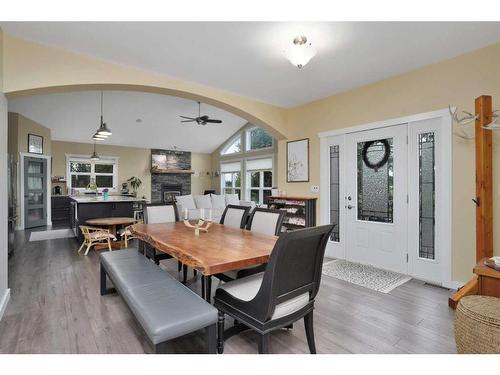 12-33052 Range Road 52, Rural Mountain View County, AB - Indoor Photo Showing Kitchen With Upgraded Kitchen