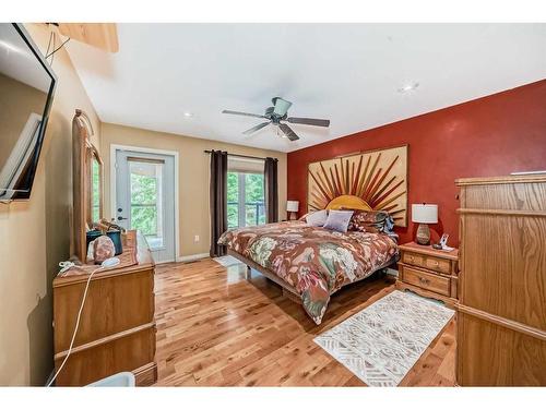 430068 Range Road 252, Rural Ponoka County, AB - Indoor Photo Showing Bedroom