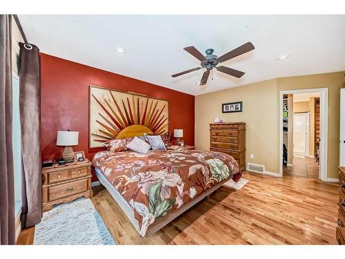 430068 Range Road 252, Rural Ponoka County, AB - Indoor Photo Showing Bedroom