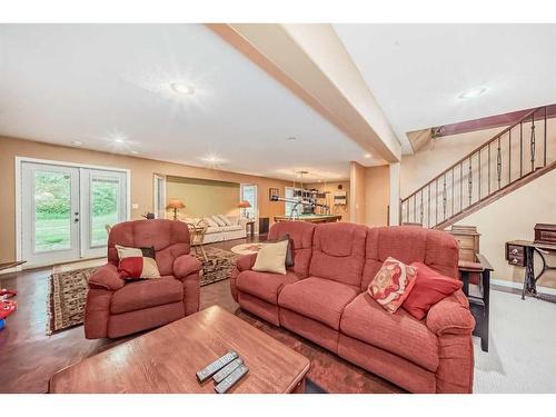 430068 Range Road 252, Rural Ponoka County, AB - Indoor Photo Showing Living Room