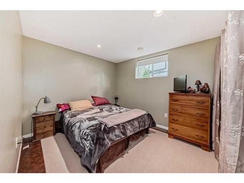 430068 Range Road 252, Rural Ponoka County, AB - Indoor Photo Showing Bedroom