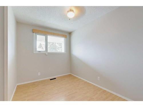 1 Welliver Street, Red Deer, AB - Indoor Photo Showing Other Room