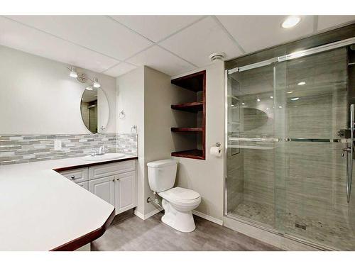 1 Welliver Street, Red Deer, AB - Indoor Photo Showing Bathroom