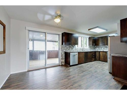 1 Welliver Street, Red Deer, AB - Indoor Photo Showing Kitchen