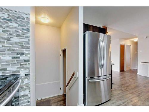 1 Welliver Street, Red Deer, AB - Indoor Photo Showing Kitchen