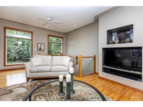 120-37411 Waskasoo Avenue, Rural Red Deer County, AB - Indoor Photo Showing Living Room