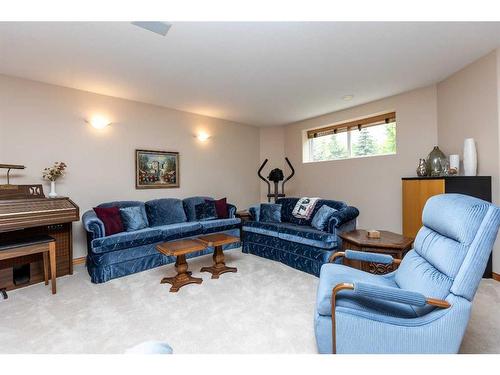 120-37411 Waskasoo Avenue, Rural Red Deer County, AB - Indoor Photo Showing Living Room
