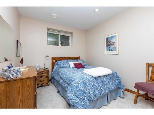120-37411 Waskasoo Avenue, Rural Red Deer County, AB - Indoor Photo Showing Bedroom