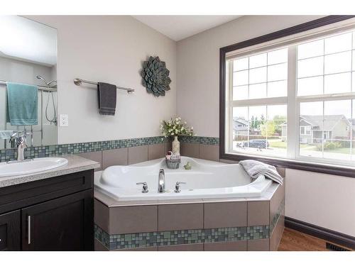 10 Iron Wolf Close, Lacombe, AB - Indoor Photo Showing Bathroom