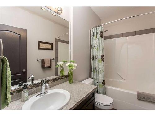 10 Iron Wolf Close, Lacombe, AB - Indoor Photo Showing Bathroom