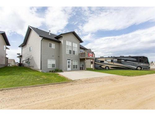 10 Iron Wolf Close, Lacombe, AB - Outdoor