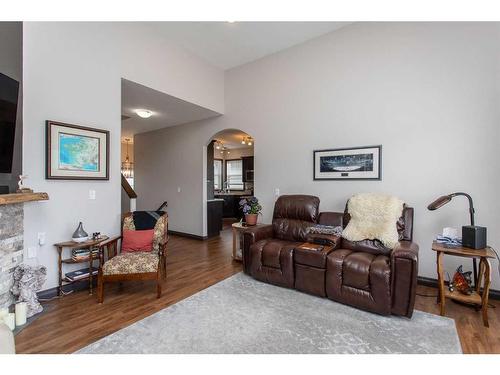 10 Iron Wolf Close, Lacombe, AB - Indoor Photo Showing Living Room