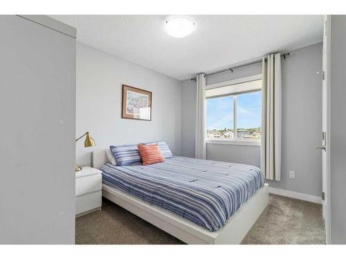 54 Aurora Heights Boulevard, Blackfalds, AB - Indoor Photo Showing Bedroom