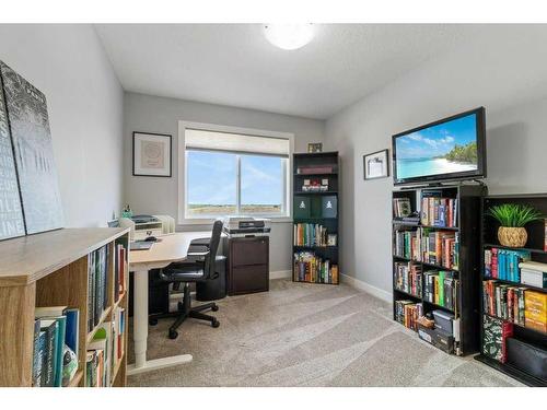 54 Aurora Heights Boulevard, Blackfalds, AB - Indoor Photo Showing Office