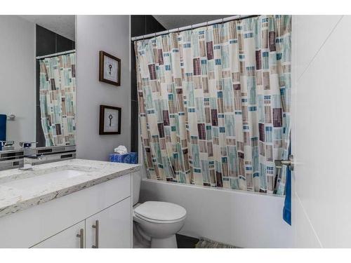 54 Aurora Heights Boulevard, Blackfalds, AB - Indoor Photo Showing Bathroom