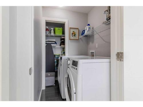 54 Aurora Heights Boulevard, Blackfalds, AB - Indoor Photo Showing Laundry Room