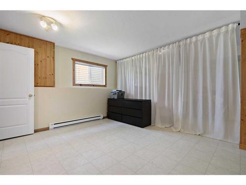 58 Old Boomer Road, Sylvan Lake, AB - Indoor Photo Showing Other Room