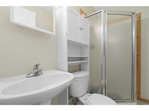 58 Old Boomer Road, Sylvan Lake, AB - Indoor Photo Showing Bathroom