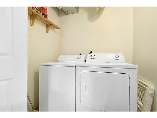 58 Old Boomer Road, Sylvan Lake, AB - Indoor Photo Showing Laundry Room