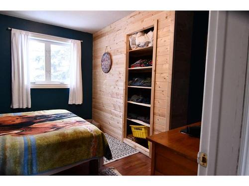 34041 Township Road 442, Rural Ponoka County, AB - Indoor Photo Showing Bedroom