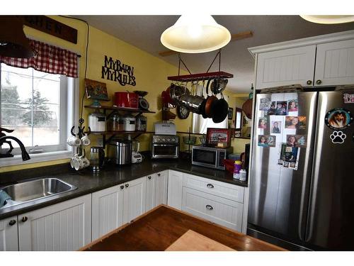 34041 Township Road 442, Rural Ponoka County, AB - Indoor Photo Showing Kitchen