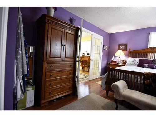 34041 Township Road 442, Rural Ponoka County, AB - Indoor Photo Showing Bedroom