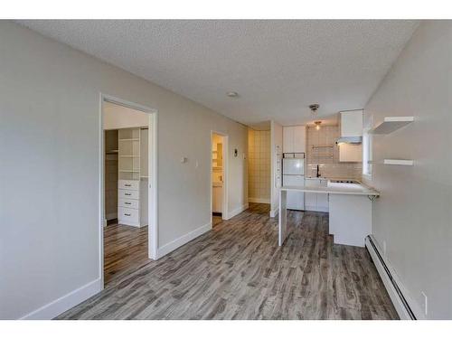 2-806 2 Avenue Nw, Calgary, AB - Indoor Photo Showing Kitchen