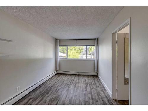 2-806 2 Avenue Nw, Calgary, AB - Indoor Photo Showing Other Room